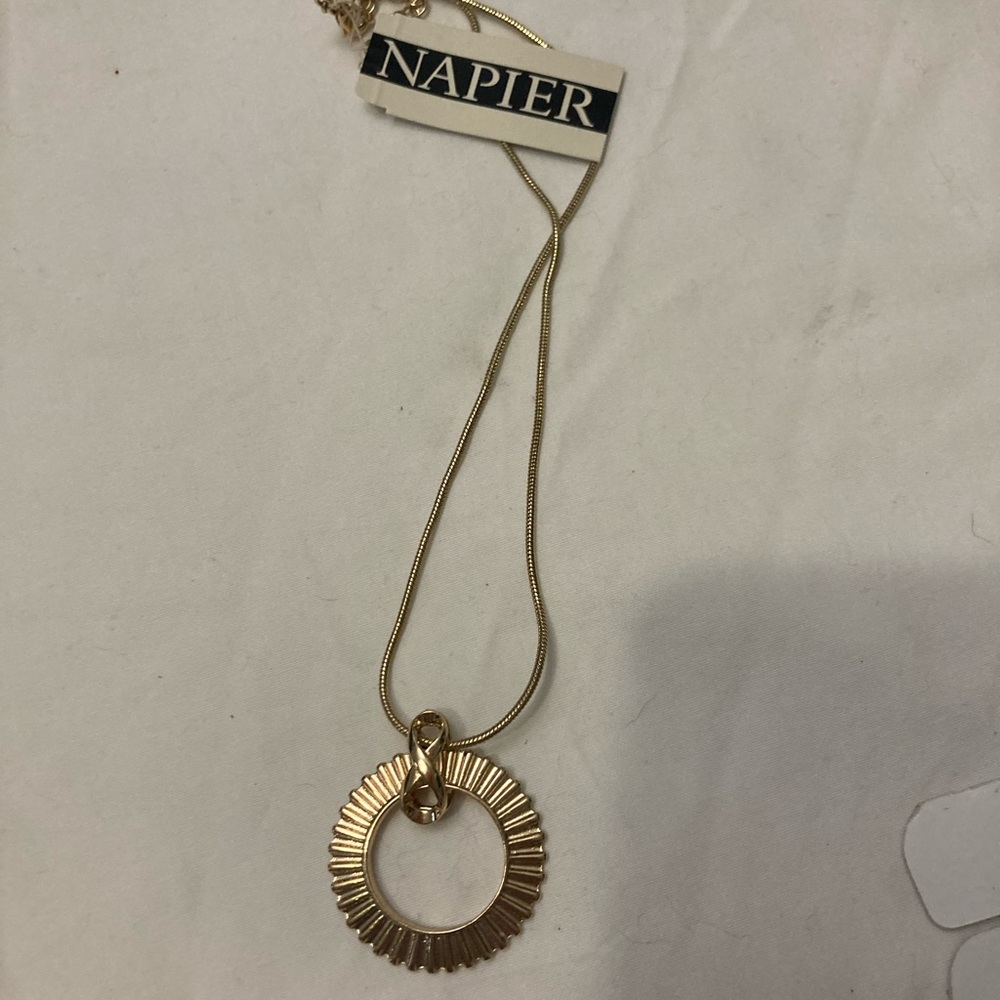 5-24 Napier gold tone necklace short NWT
